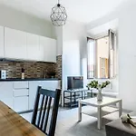 Joivy Cosy 1-Bed Flat In Navigli